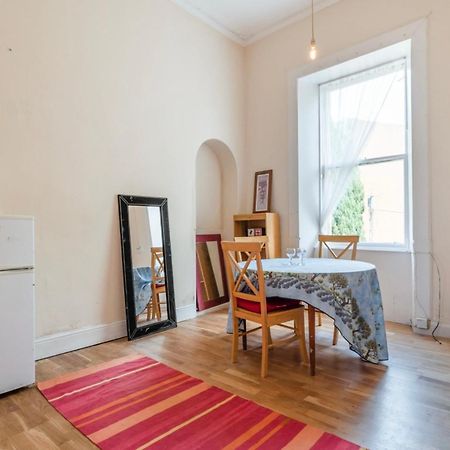 Newhall Glasgow Luaran gambar