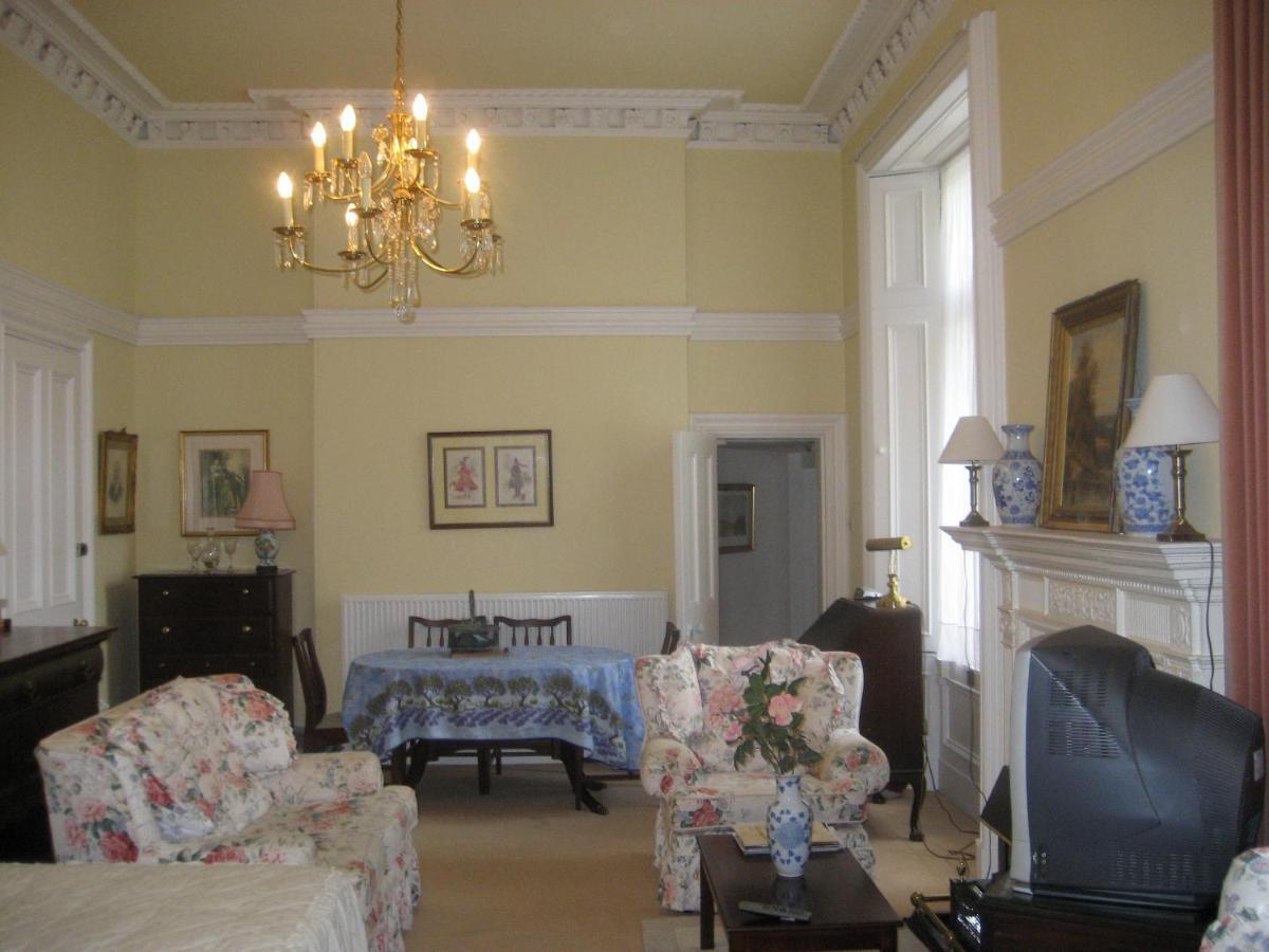 Newhall Glasgow Luaran gambar