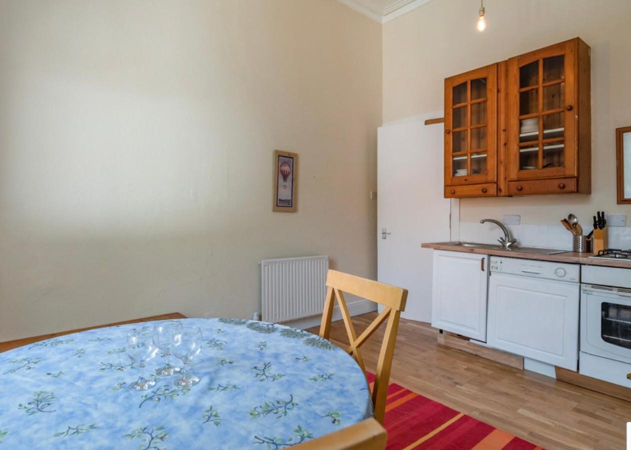 Newhall Glasgow Luaran gambar