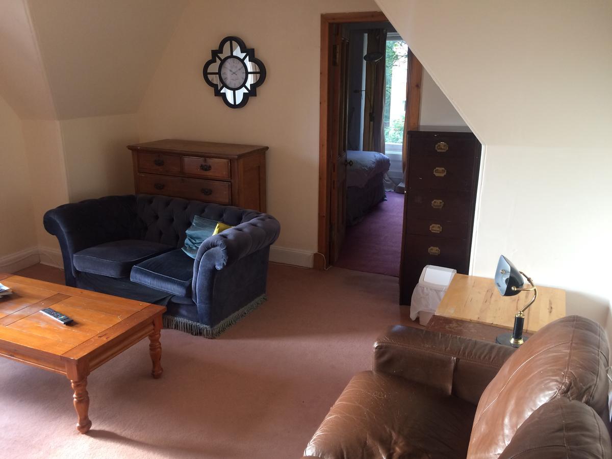 Newhall Glasgow Luaran gambar
