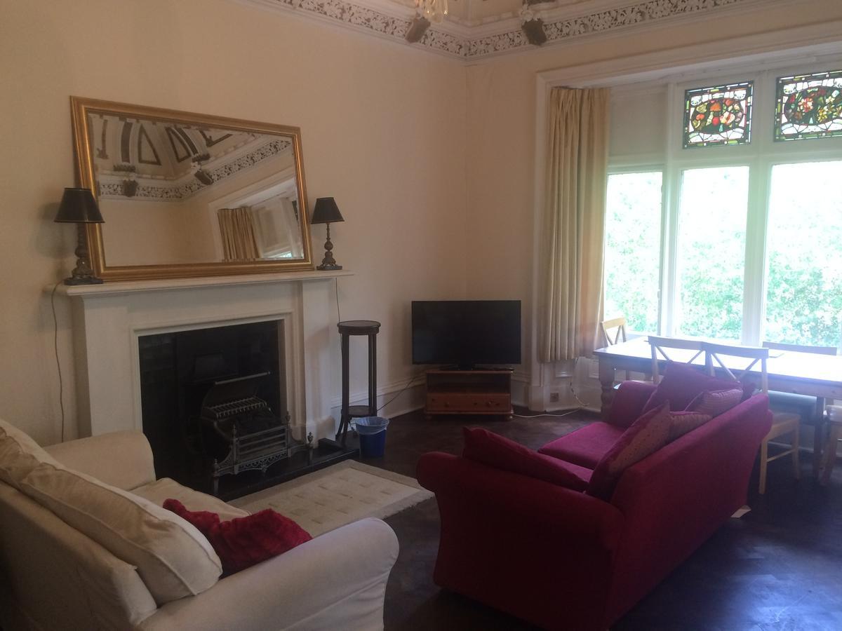 Newhall Glasgow Luaran gambar