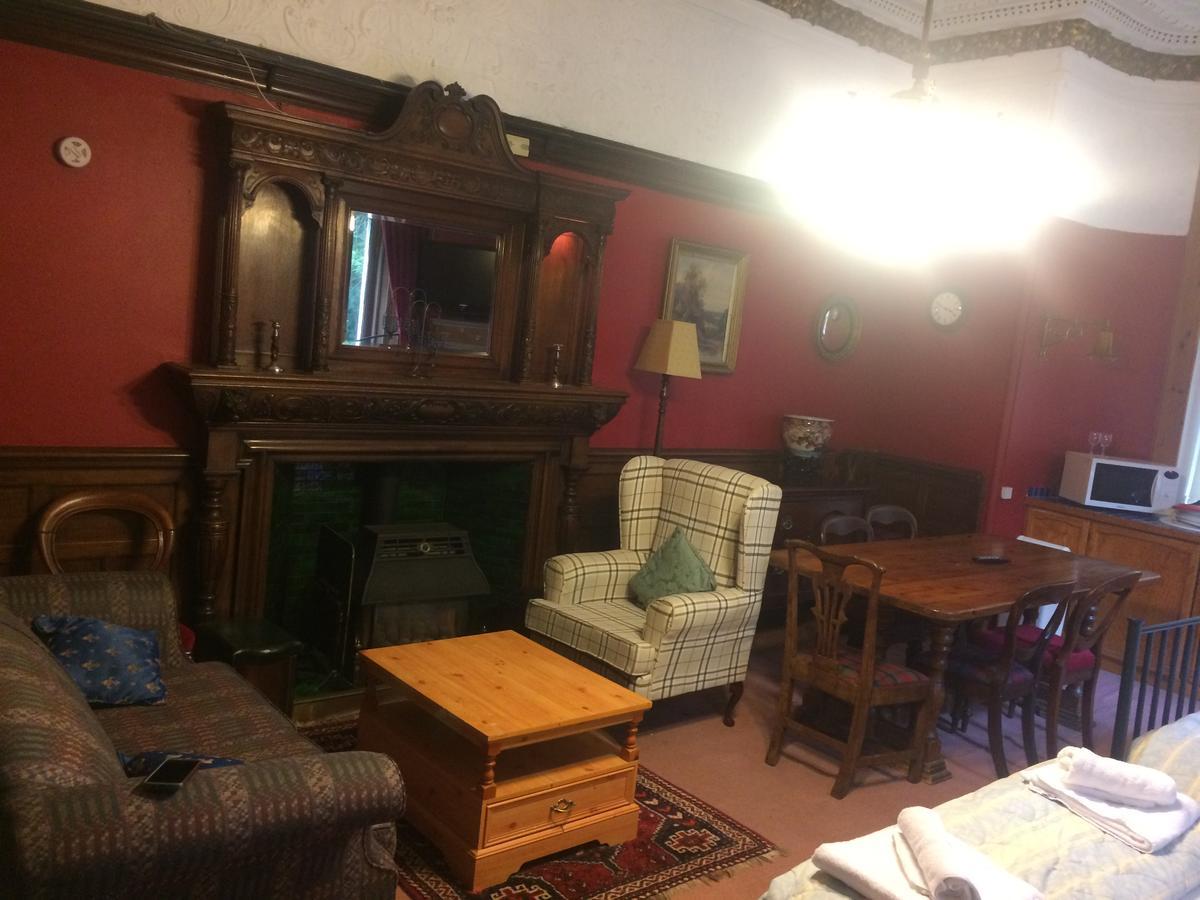 Newhall Glasgow Luaran gambar
